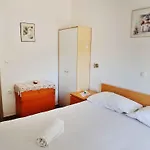 In Starigrad-paklenica 43218 Appartement *