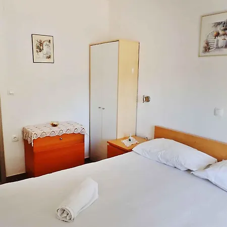 In Starigrad-paklenica 43218 Apartment *