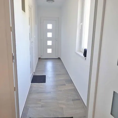 In Starigrad-paklenica 43218 * 斯塔利格拉德-帕克利尼卡