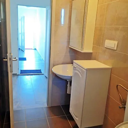 In Starigrad-paklenica 43218