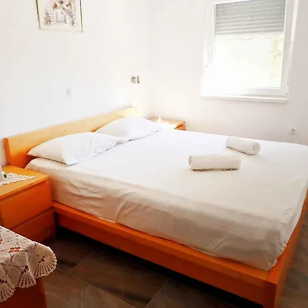 Apartment In Starigrad-paklenica 43218