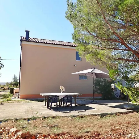 In Starigrad-paklenica 43218 Apartamento