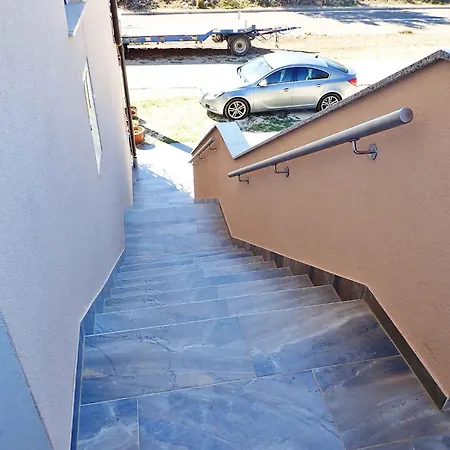 In Starigrad-paklenica 43218 公寓 *