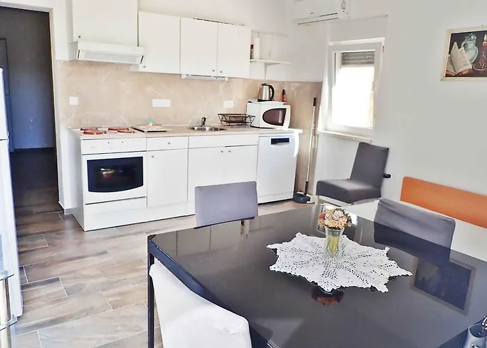 In Starigrad-paklenica 43218 Стариград-Пакленица